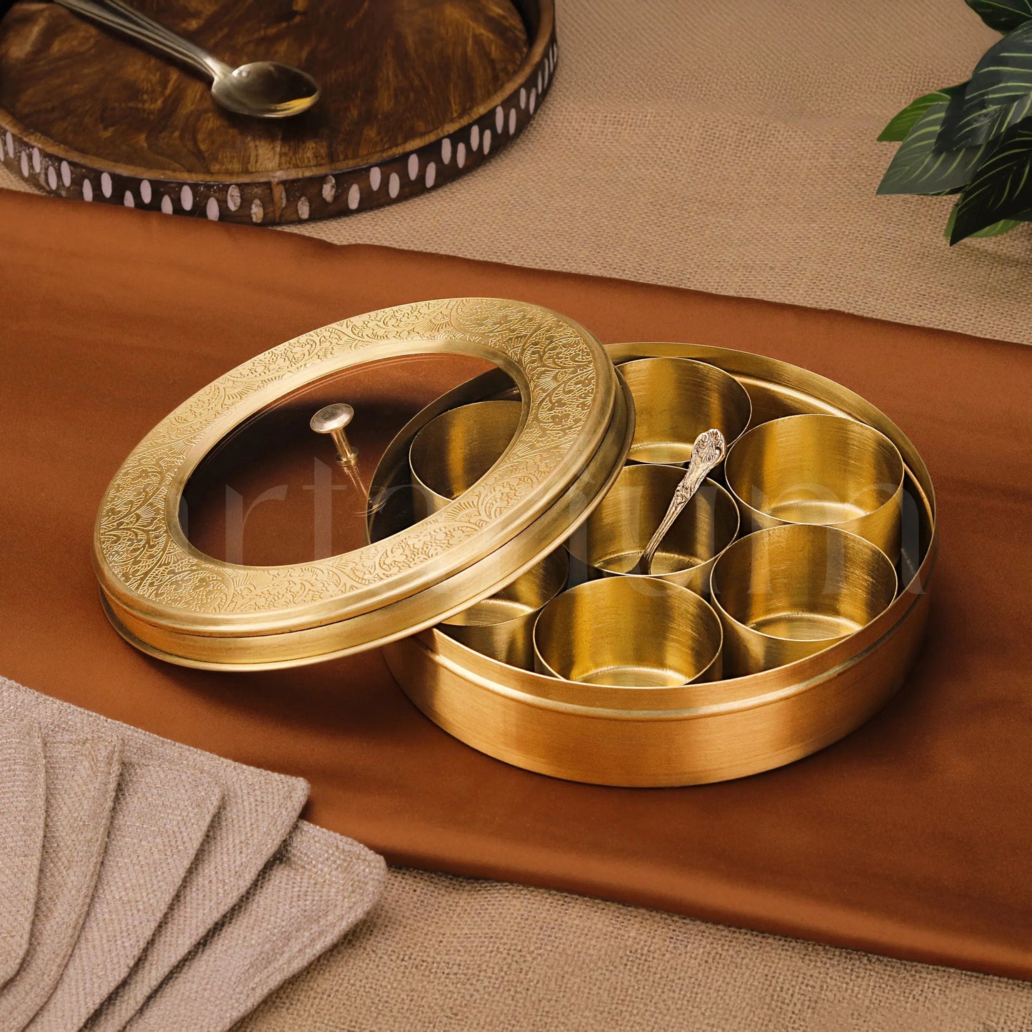 "तामा को मसला बक्स" Copper Spice Box